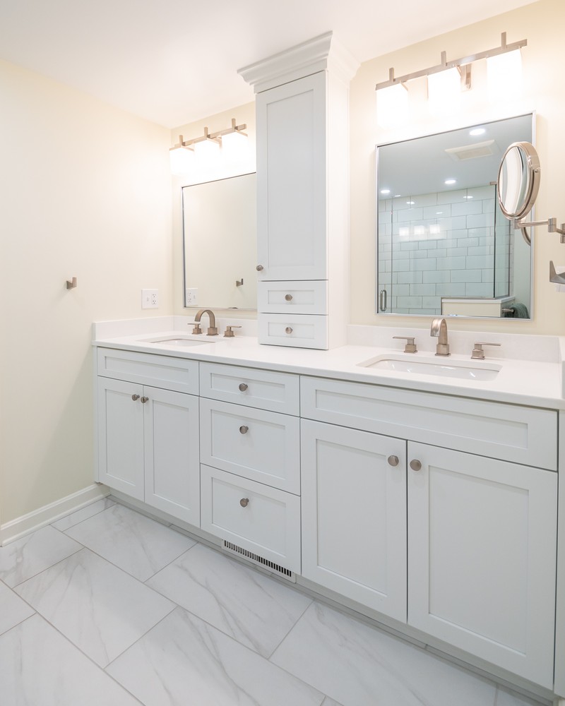 Pepper Pike, OH custom home bathroom built by Chagrin River Company featuring twin mirrors and modern light fixtures.