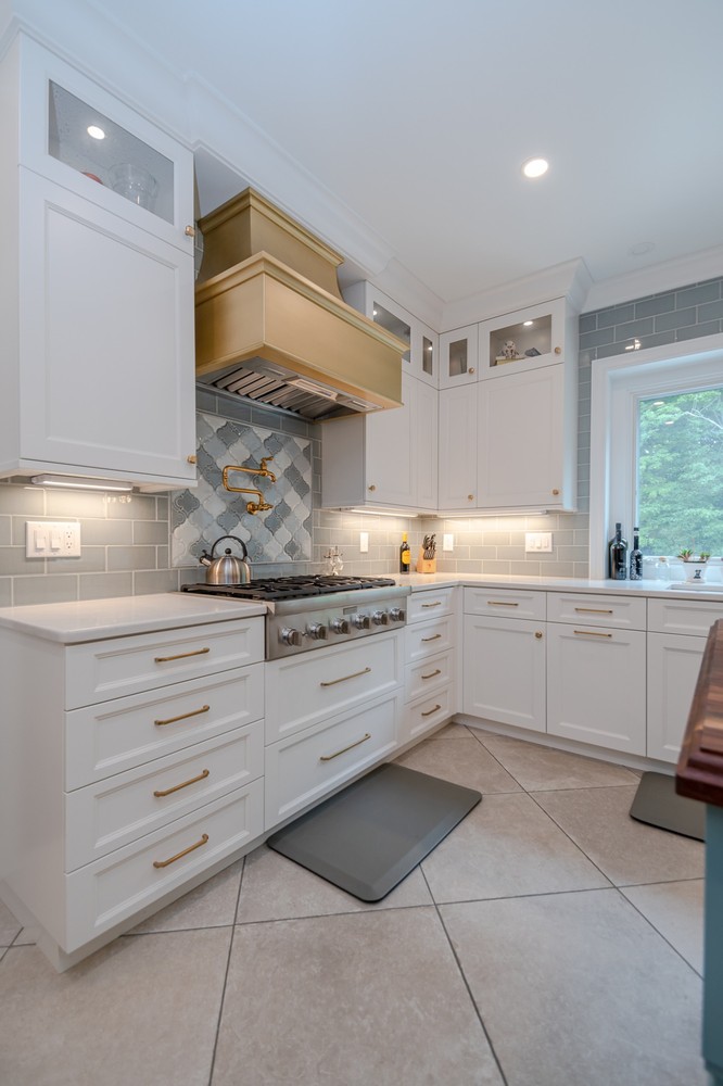 custom home kitchen hood and tile backsplash by Chagrin River Company in Solon, OH