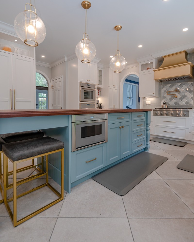 custom home kitchen island and pendant lights by Chagrin River Company in Solon, OH