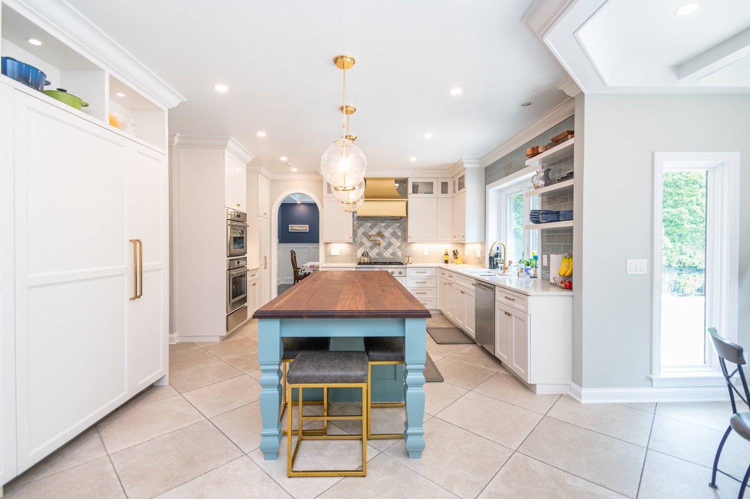 open concept custom home kitchen by Chagrin River Company in Solon, OH