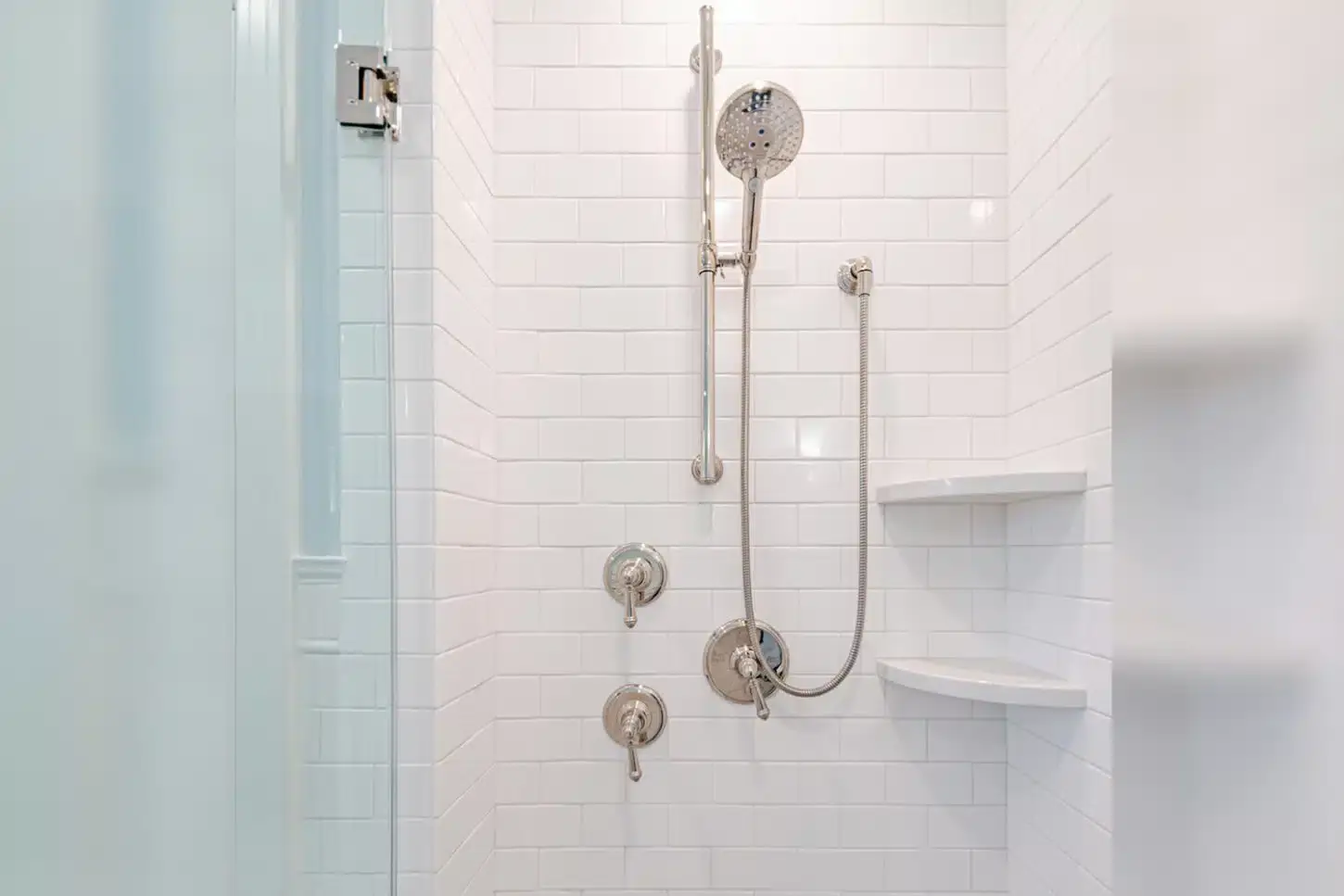 Light-and-Bright-Traditional-Master-Bath-Shaker-Heights-OH-003
